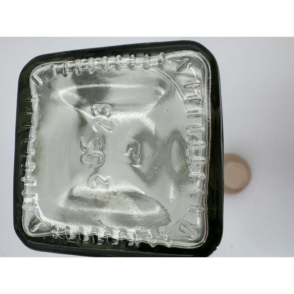 Clear Wavy Glass Decanter Bottle with Synthetic Cork Stopper Modern‎ Barware